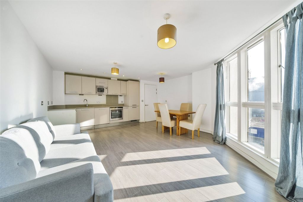 Property photo 2 of 18 Picture No. 14