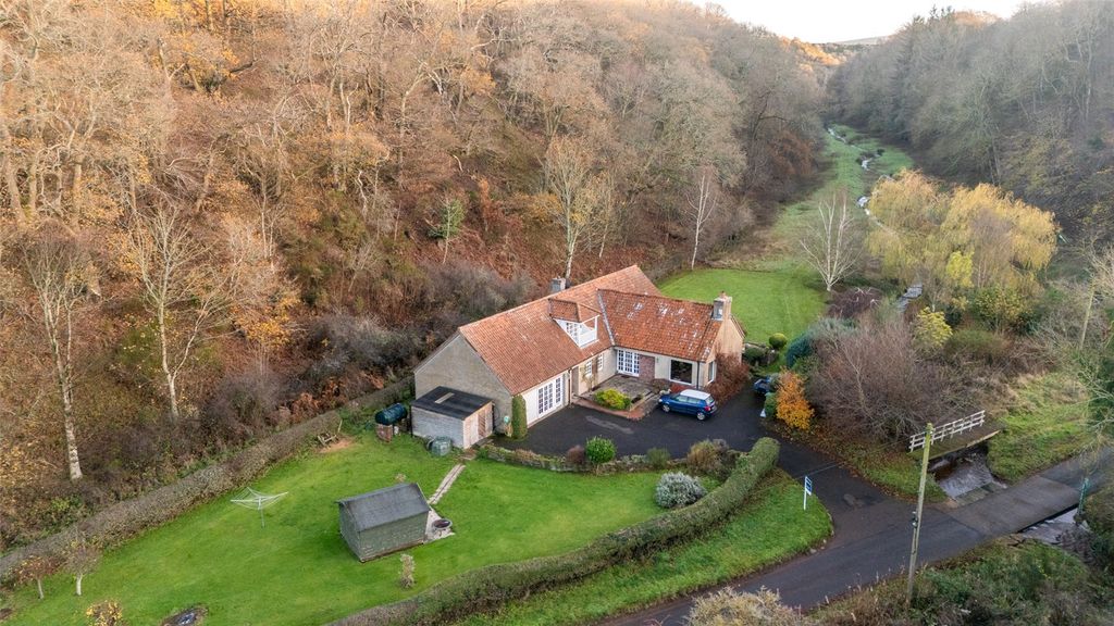 Property photo 2 of 40 Frizzels Wood 38