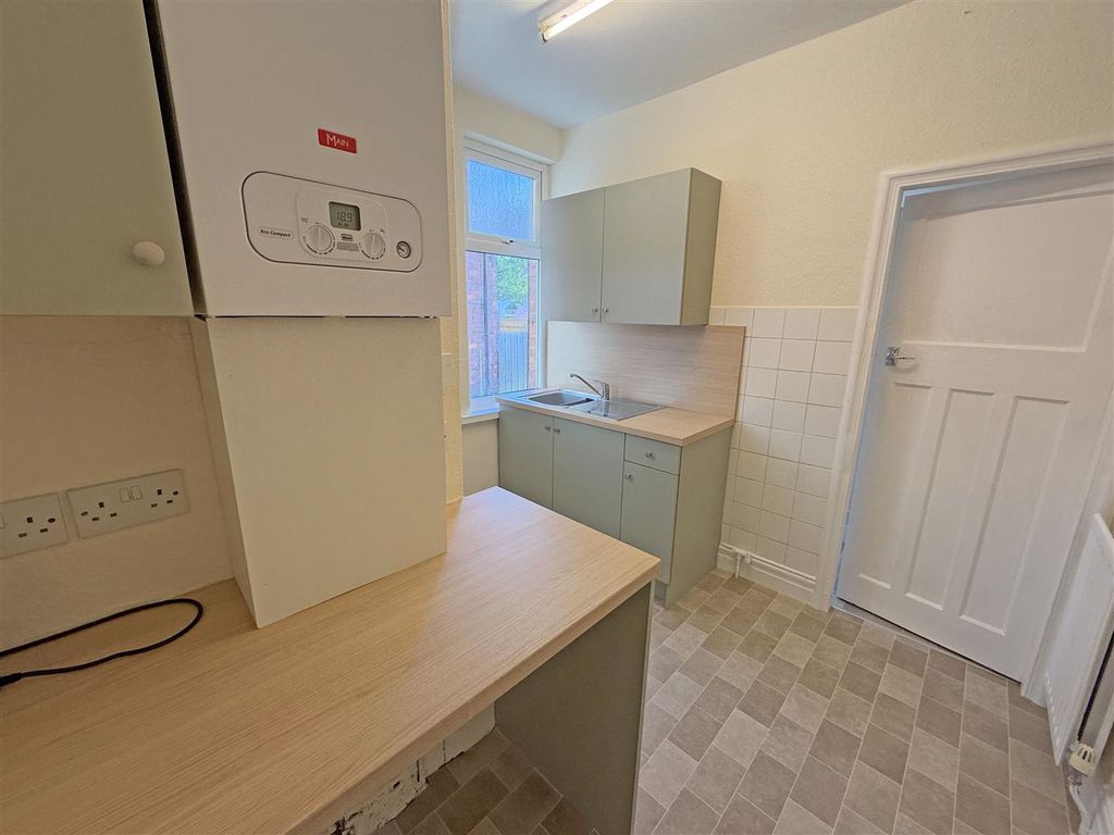 Property photo 3 of 10 Kitchen A2.Jpg