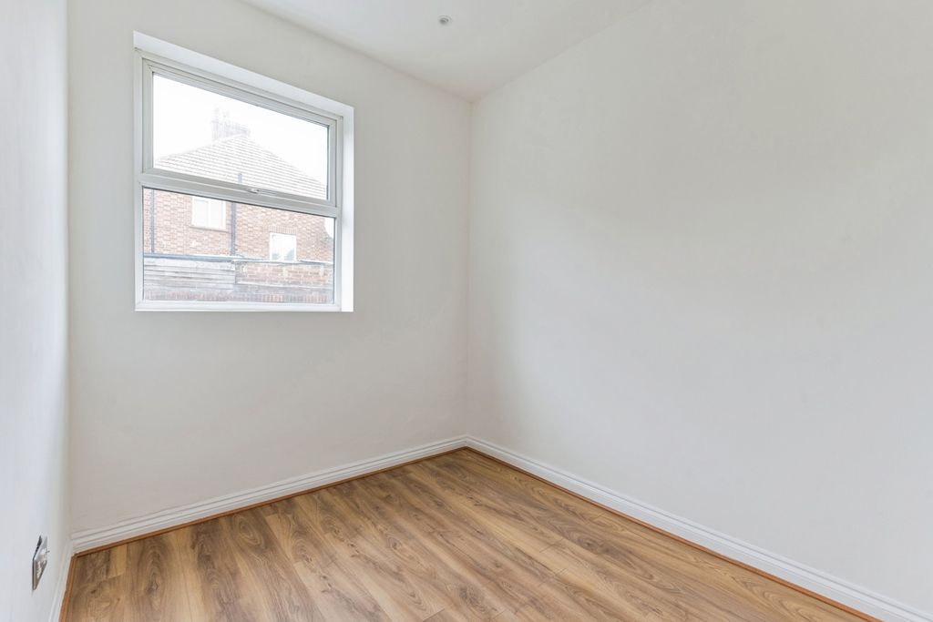 Property photo 3 of 17 Pbox-Img.Jpg