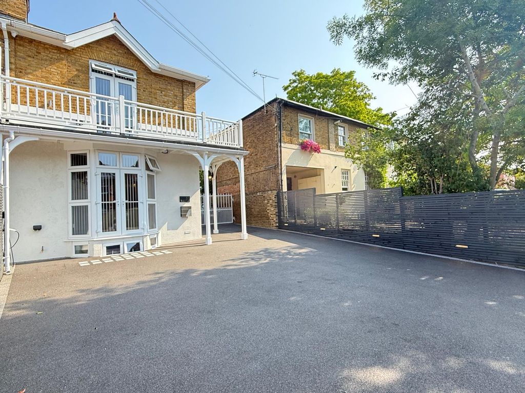 Property photo 3 of 39