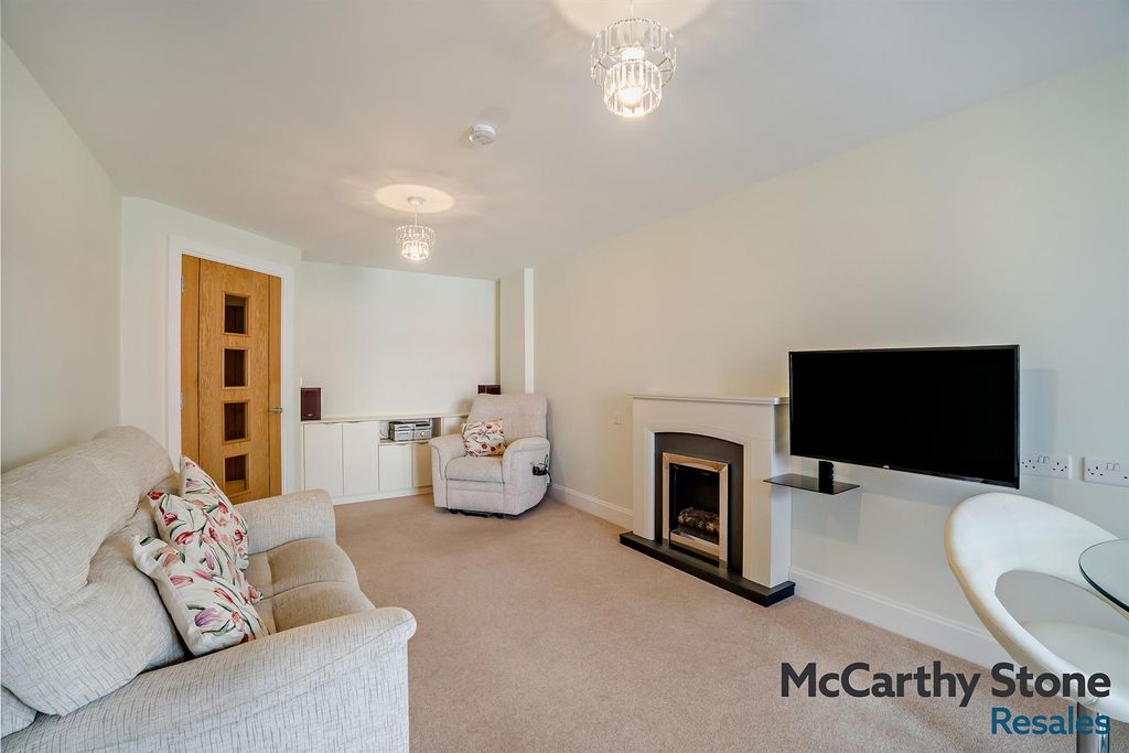 Property photo 3 of 34 8677867-Interior14-800.Jpg