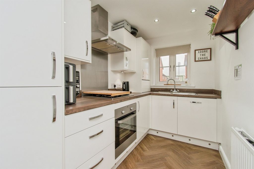 Property photo 3 of 14