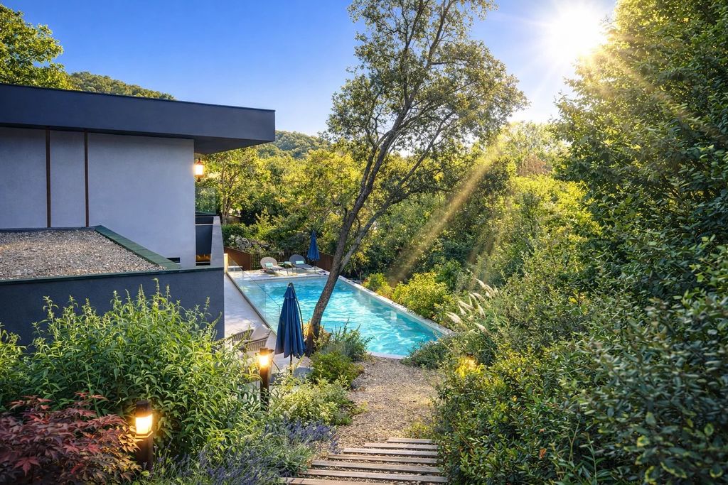 Property photo 2 of 23