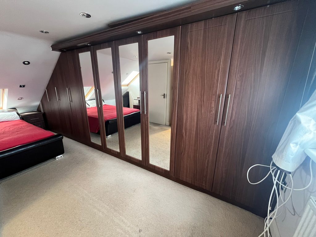 Property photo 3 of 8 45 Bas-6