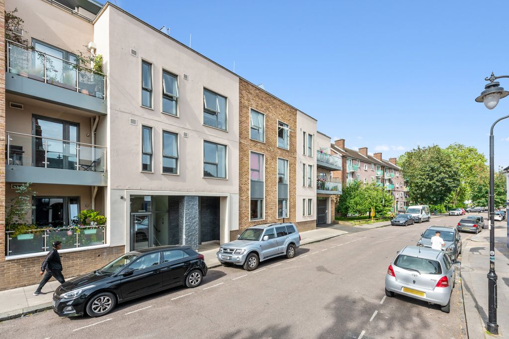 Property photo 2 of 18 Exterior