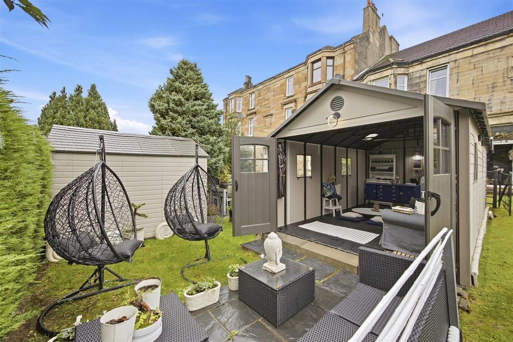 Property photo 2 of 28 05-Flat_B_1_Ferguslea_Terrace_Torrance_005.Jpg