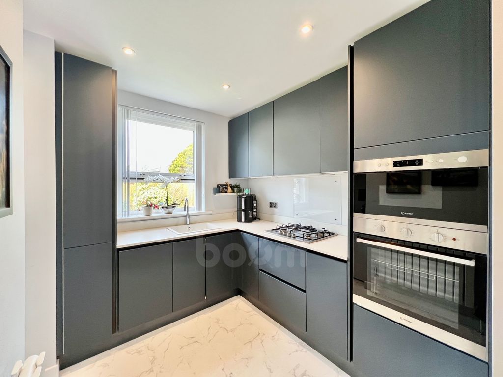 Property photo 3 of 24 Indale Avenue, Prestwick Kitchen