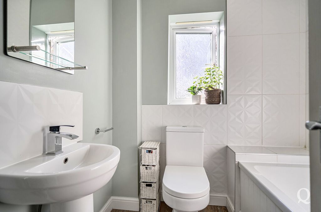 Property photo 3 of 22 9230F3F9-40Bd-4c0...