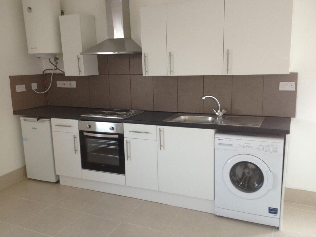 Property photo 3 of 4 Studio Kitchen .