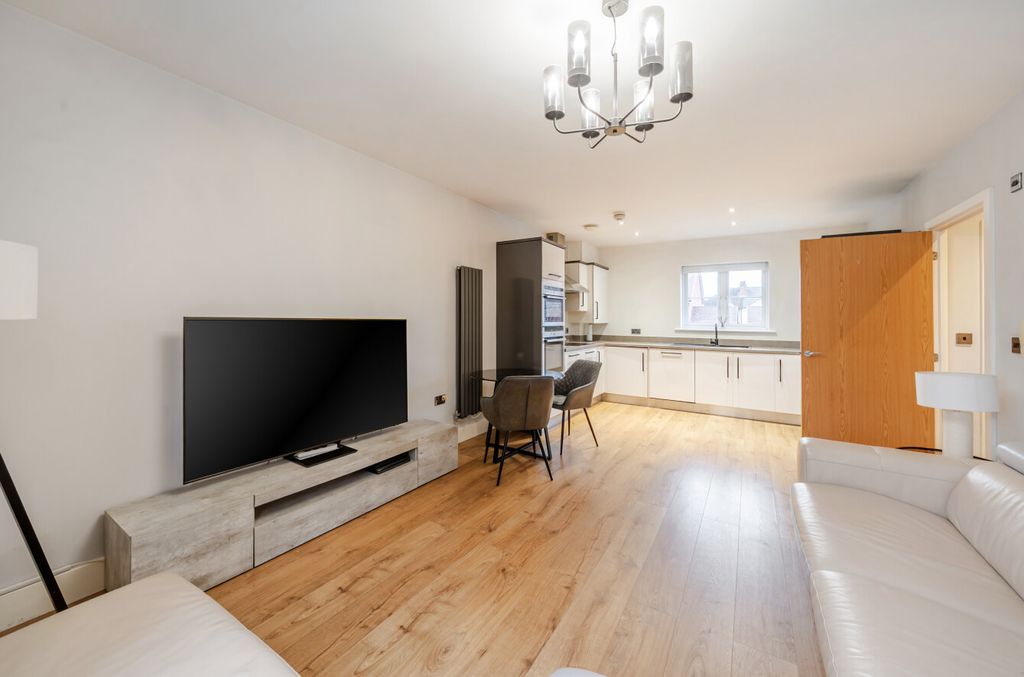 Property photo 3 of 13 1388266-9-6940217...