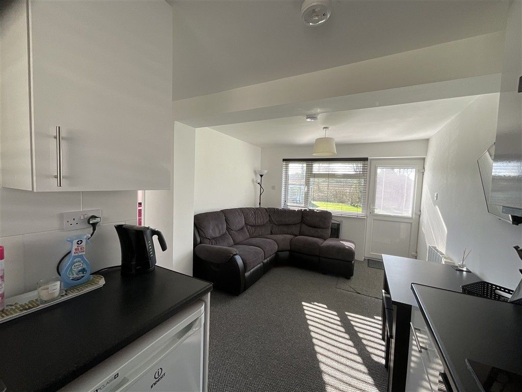 Property photo 3 of 7 Lounge