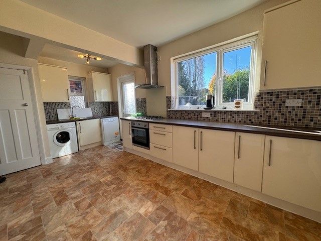 Property photo 3 of 16 Kitchen