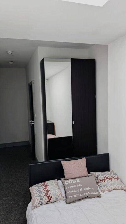 Property photo 2 of 10 Bedroom