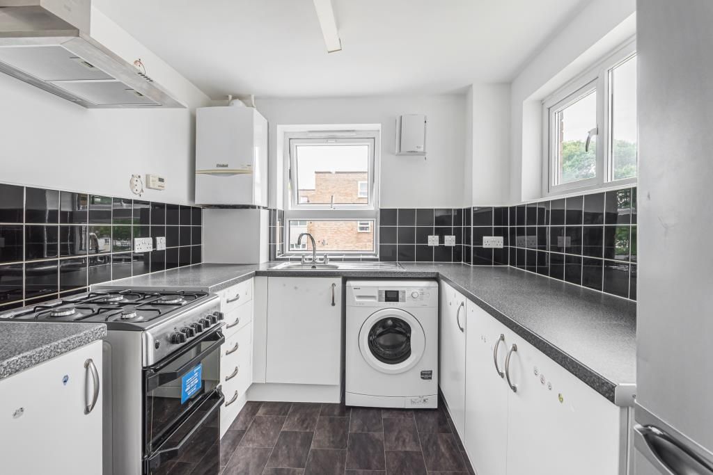 Property photo 3 of 10 Kitchen