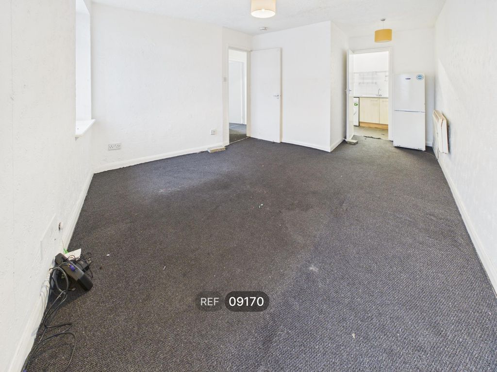 Property photo 2 of 11 Living Room