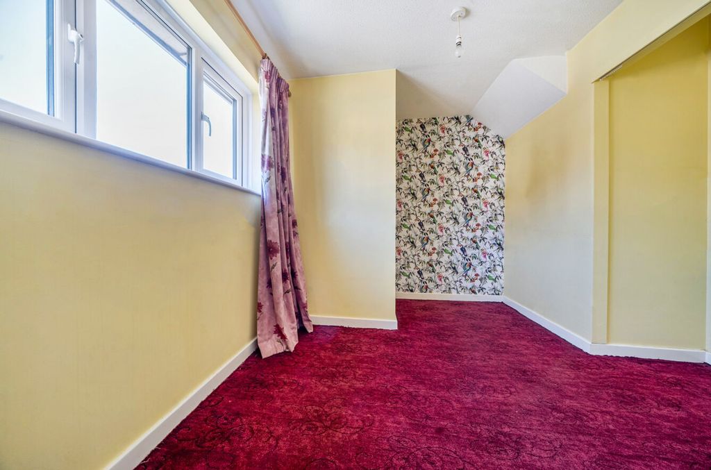 Property photo 3 of 12