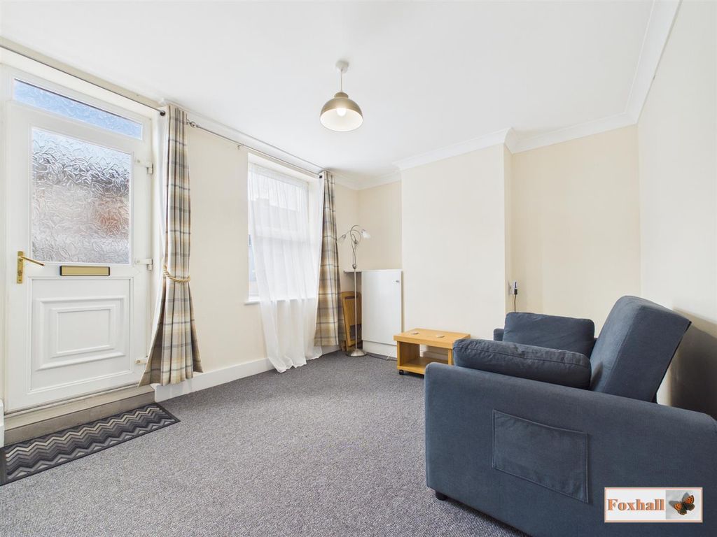 Property photo 2 of 16 Lounge