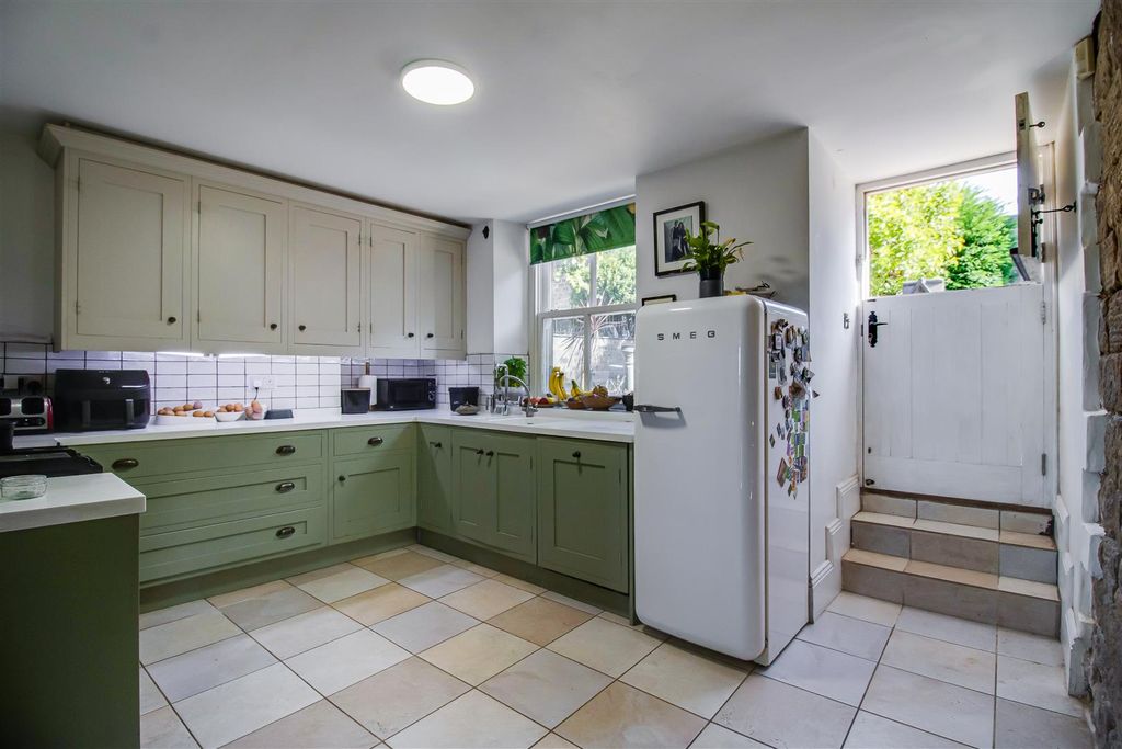 Property photo 3 of 22 Kitchen