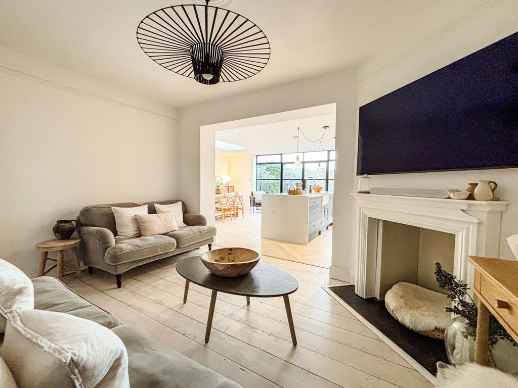 Property photo 3 of 27