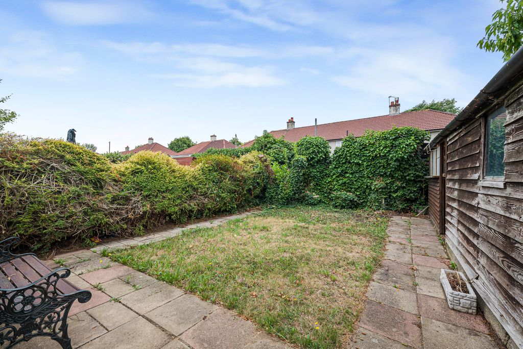 Property photo 3 of 19 Garden (2)