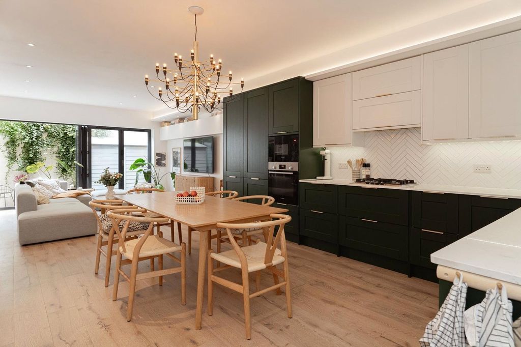 Property photo 2 of 18 Kitchen/Dining Room