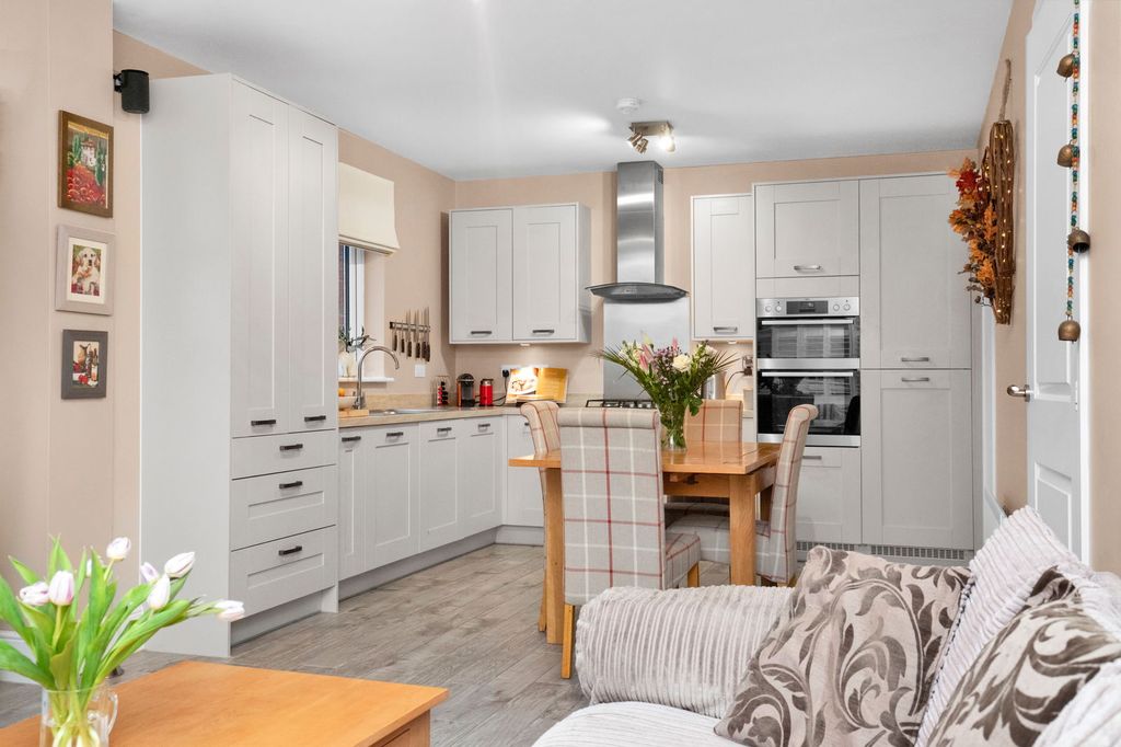 Property photo 2 of 29