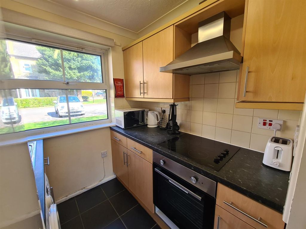 Property photo 3 of 8 Kitchen.Jpg