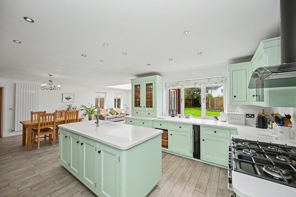 Property photo 3 of 28