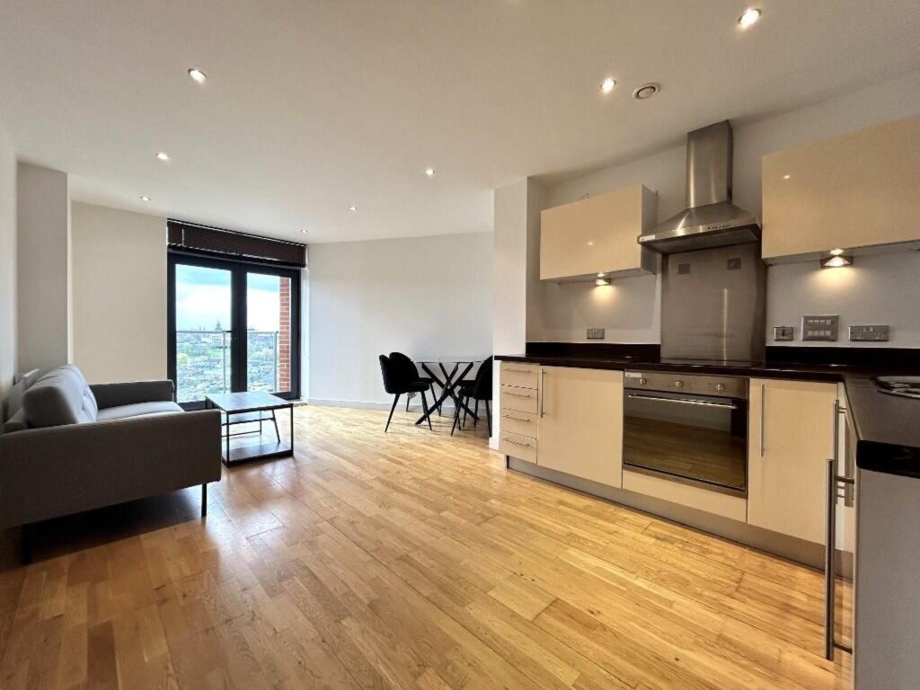 Property photo 1 of 10 Living Room