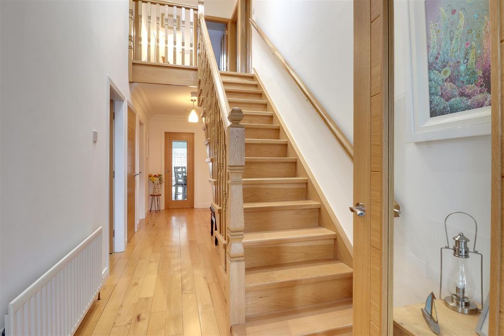 Property photo 2 of 23 Hallway