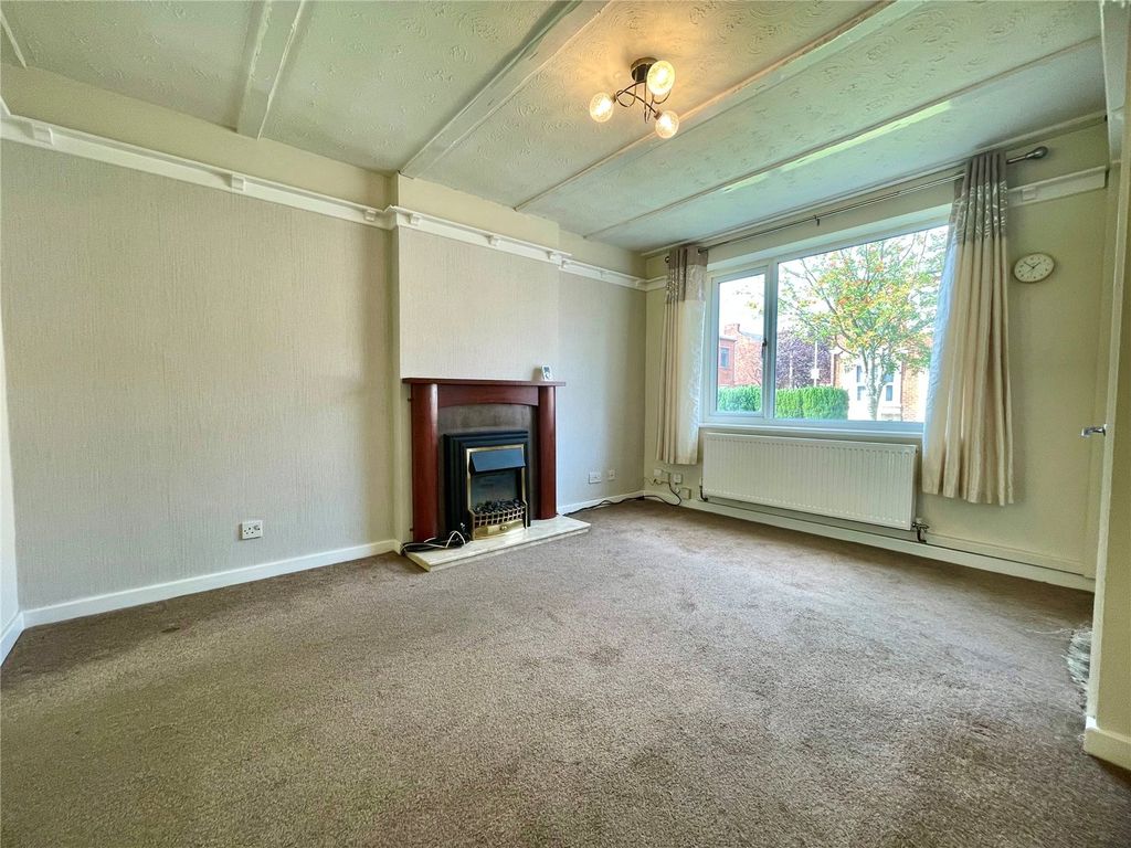 Property photo 2 of 12 Lounge