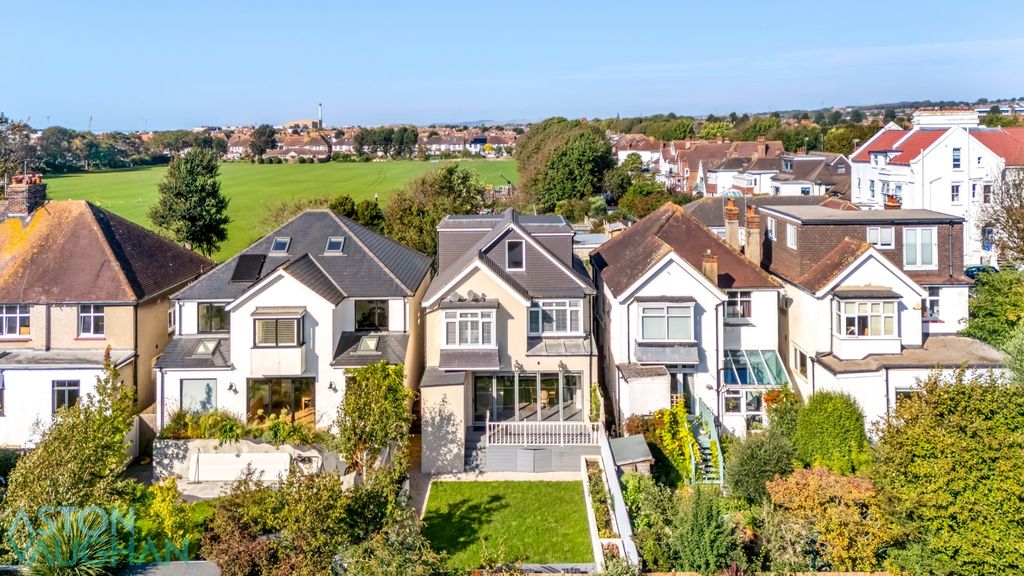 Property photo 2 of 48 4566743