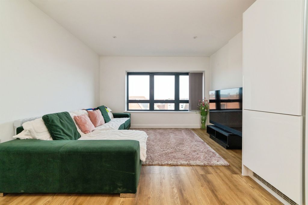Additional image 6 of 2 bed flat for saleLeys Avenue, Letchworth Garden City SG6