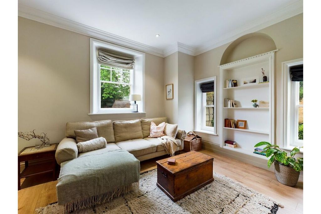 Property photo 3 of 24