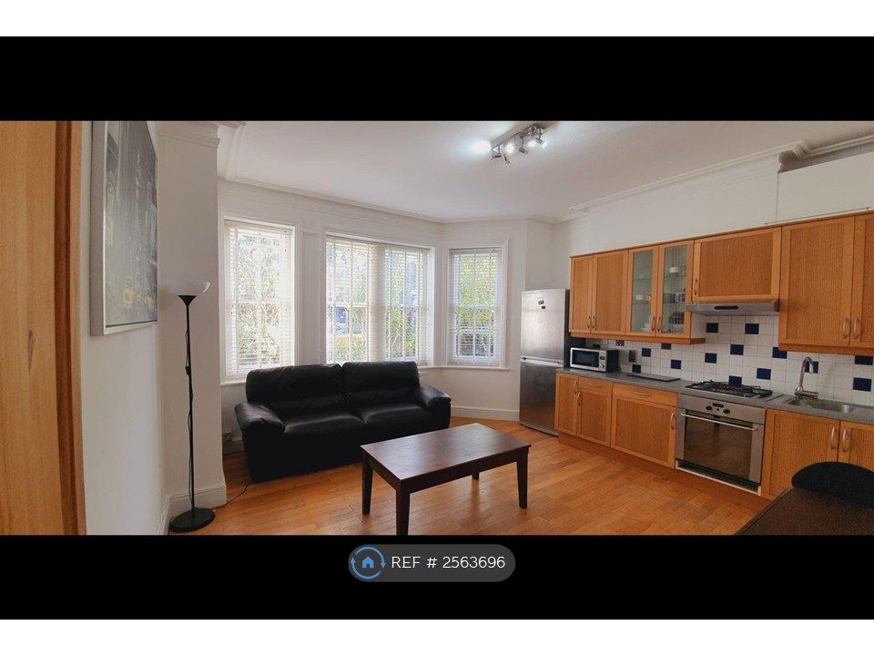 Property photo 1 of 7 Lounge