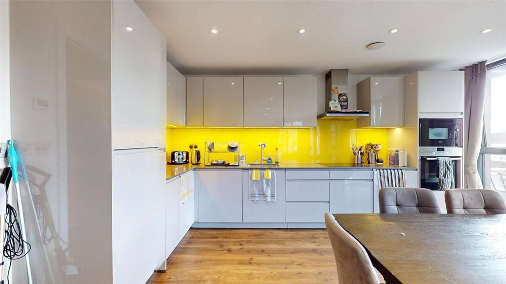 Property photo 3 of 22 Picture No. 02