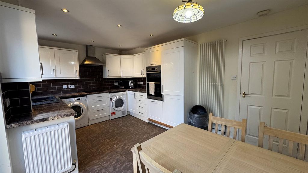 Property photo 2 of 12 Kitchen (3).Jpg