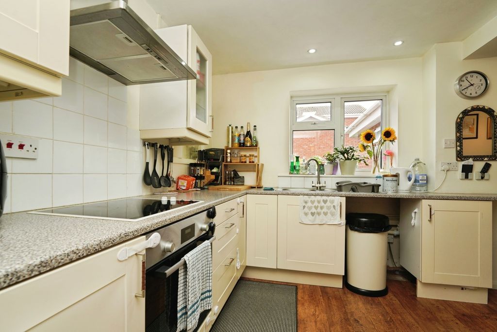 Property photo 2 of 17 Kitchen