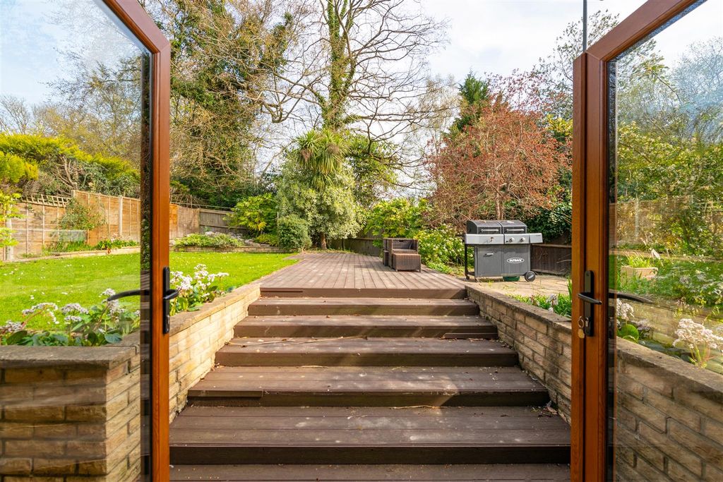 Additional image 6 of 6 bed detached house for saleCrawley Lane, Crawley RH10