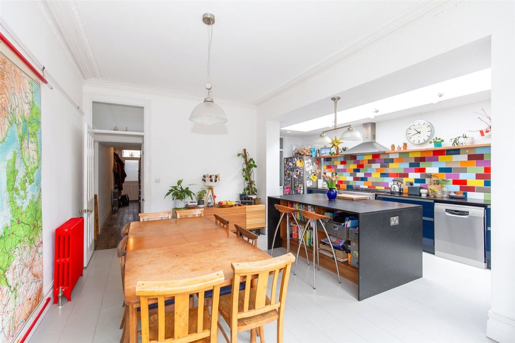 Property photo 3 of 23 Picture No. 24