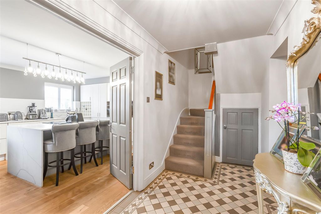 Property photo 2 of 35 28_77261.Jpg