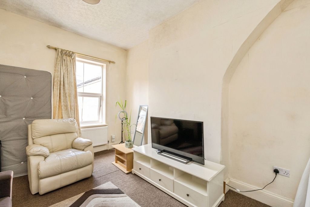 Property photo 2 of 18 Pbox-Img.Jpg