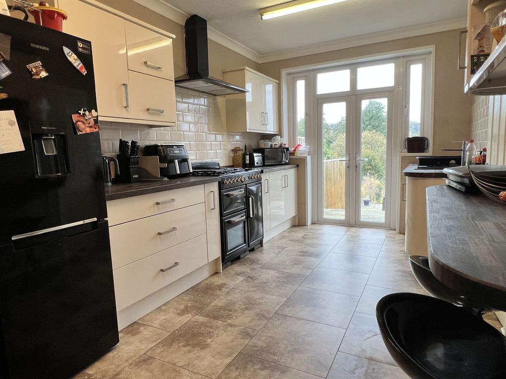 Property photo 2 of 22 Kitchen