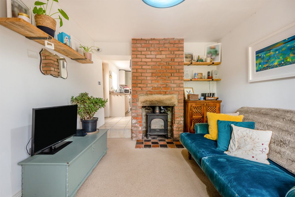 Property photo 2 of 17