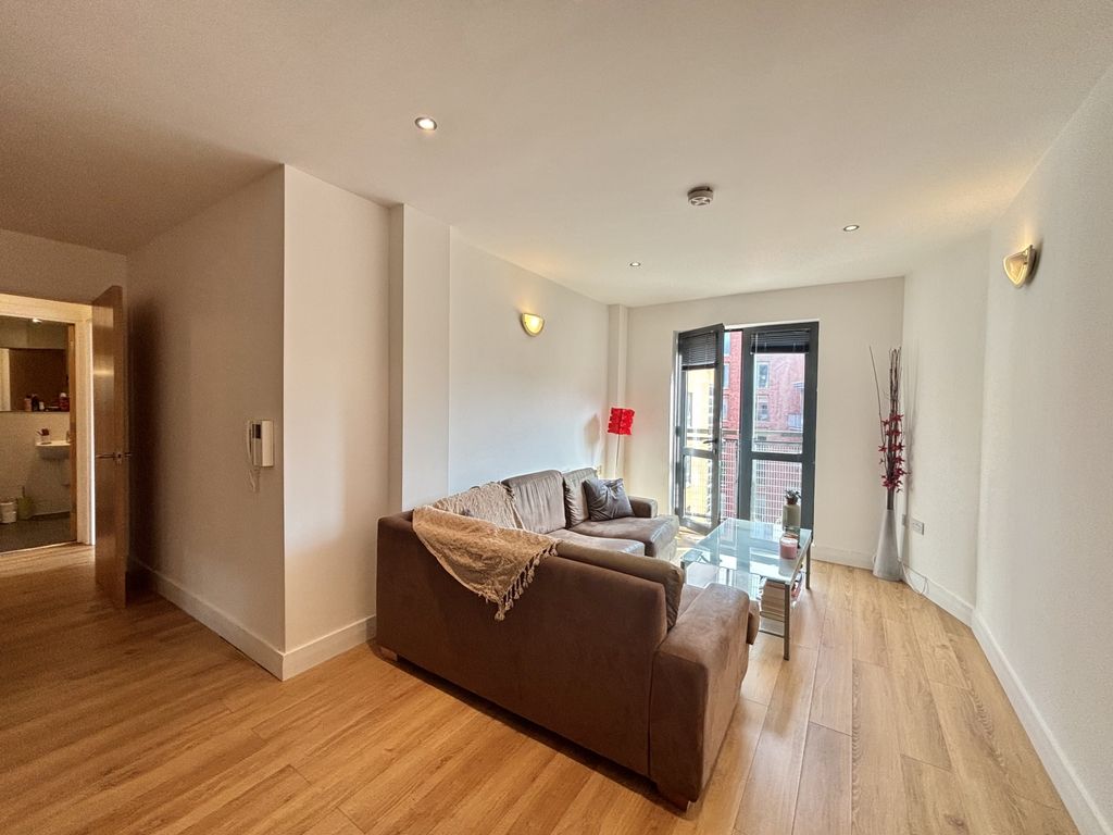 Property photo 1 of 11 Image00004