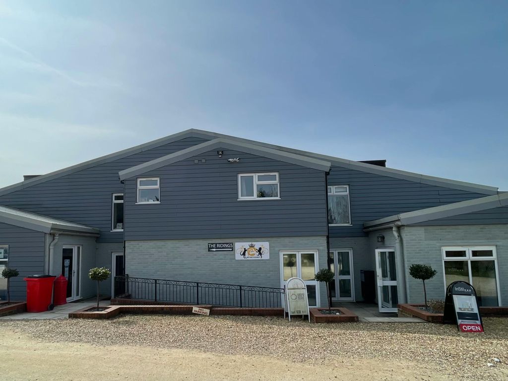 Property photo 1 of 5 Use Main.Jpg