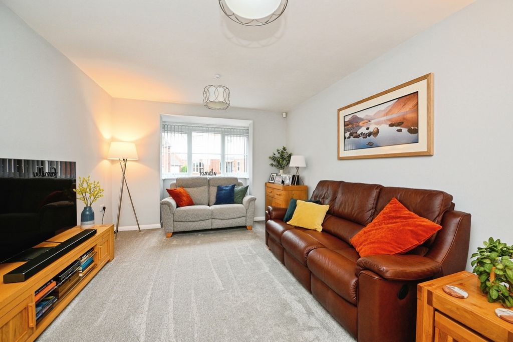 Property photo 2 of 29 Pbox-Img.Jpg