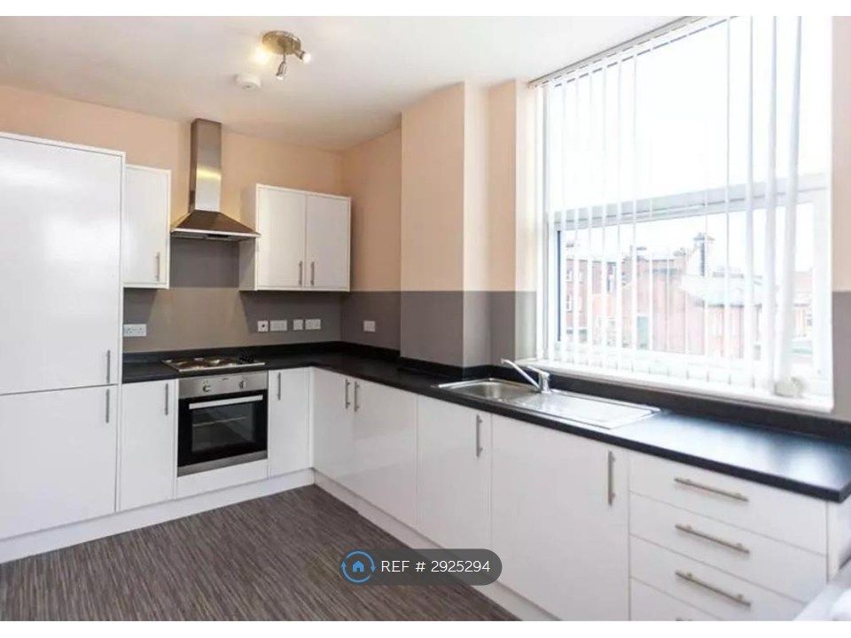 Property photo 2 of 6 Kitchen