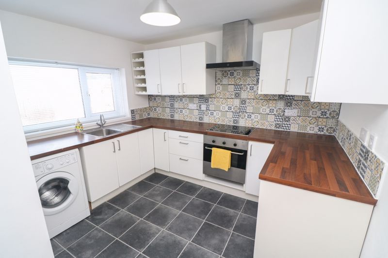 Property photo 3 of 9 Kitchen